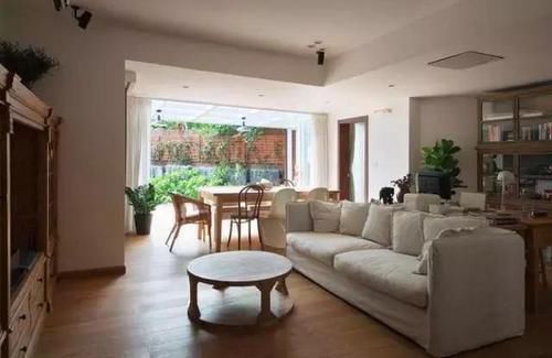 #小别墅#48㎡奇葩小户型,男主不仅整了小院,还设计出2室小别墅的既视感