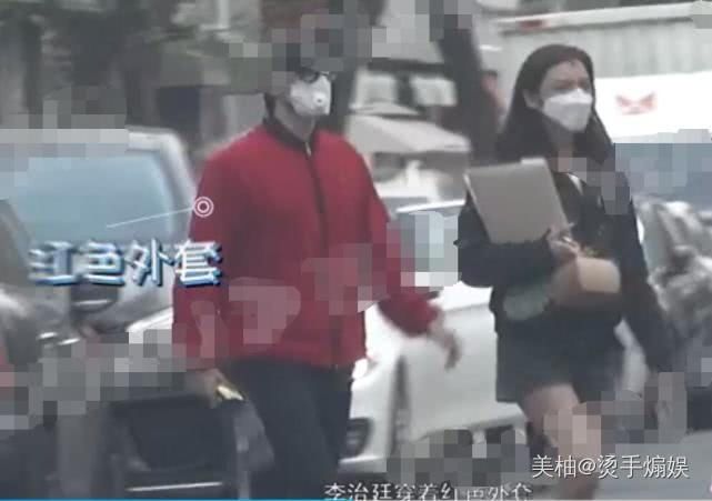  『李治廷』李治廷公开恋情后与女友首露面，外出散步甜蜜互动超恩爱