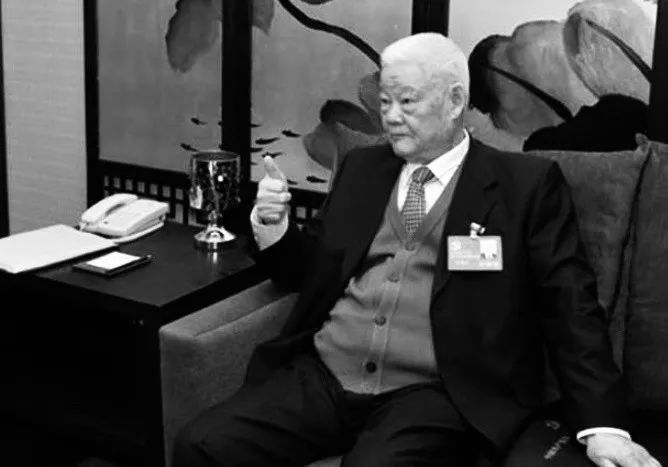  叶选平：改开初期主政广东的叶选平逝世，曾称“认真做猫捉老鼠