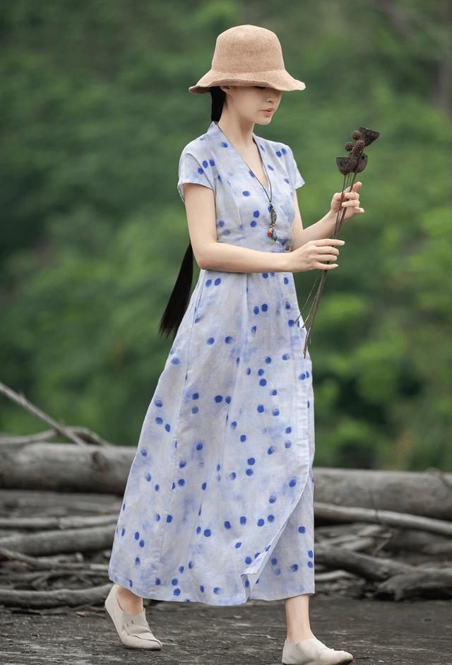 『干练直爽』轻简夏日:穿上“复古连衣裙”的女人,很美,很高级!