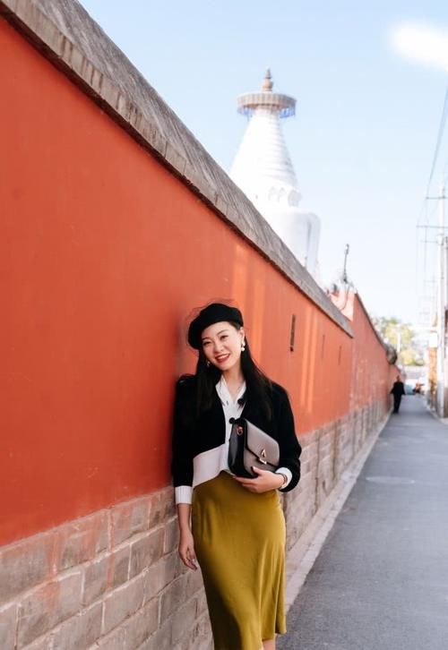  【据说】据说小姐姐们开春都喜欢如此穿搭 网友：有气质的小姐姐首选