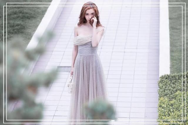 当21岁张雪迎撞衫29岁baby，网友:才知道气质和少女感哪个更重要