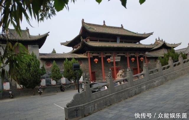 从不声张的洛阳民俗博物馆大门