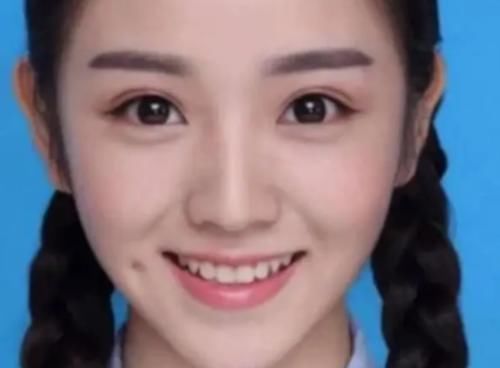  『高度』女生拍证件照时，记住这4个“小心机”，不P图也能美出新高度！