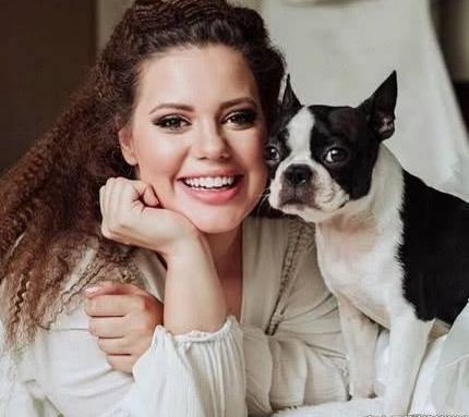 美国大码肥模重达185，一身肥肉均匀分布，丰盈体态圈粉无数！