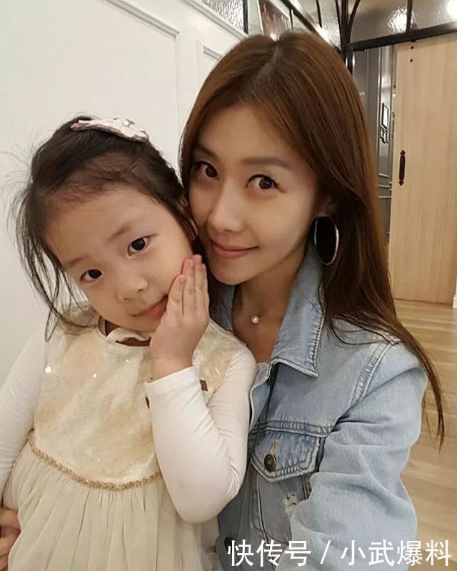 40岁辣妈身材完爆18岁少女,翘臀马甲线诠释健身女人有多美!