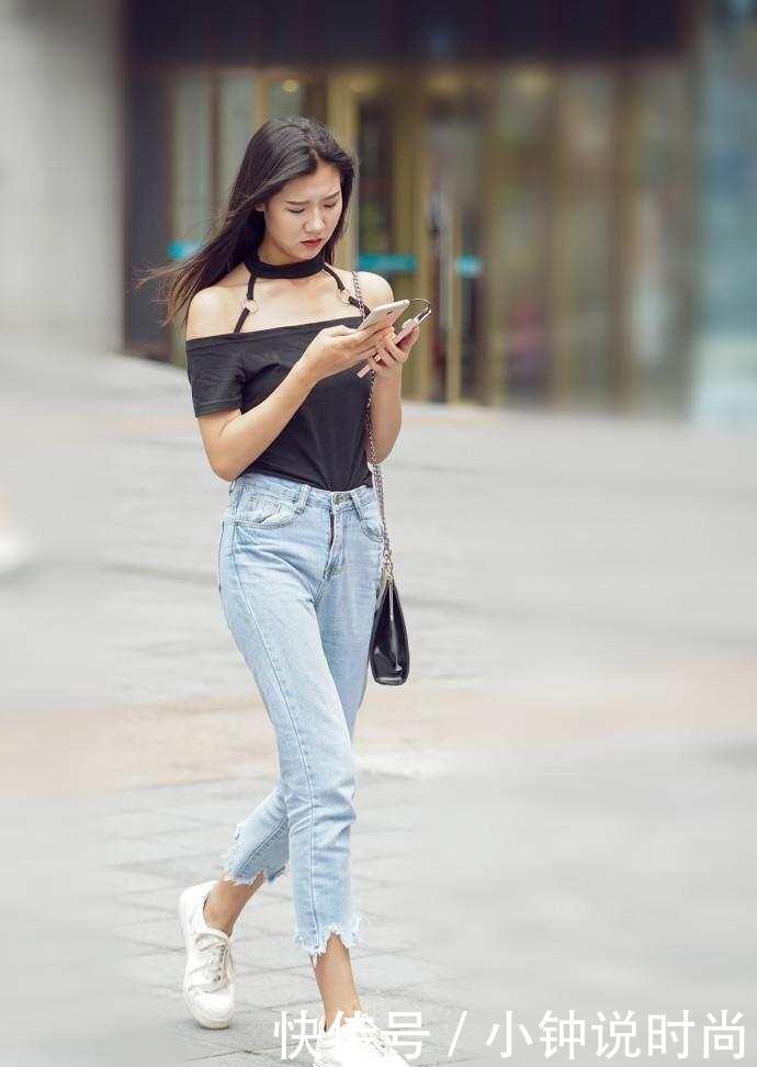 漂流时尚小姐姐穿牛仔裤逛街，不知道吸引了多少路人!