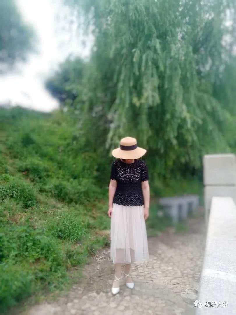  『钩针』夏季很合适：女士钩针套头黑葱衣（有编织说明）