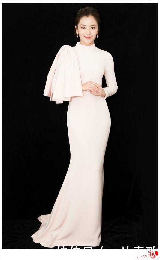 刘涛这身材简直了!如此难驾驭的裙子都能穿的这么美?王珂赚到了