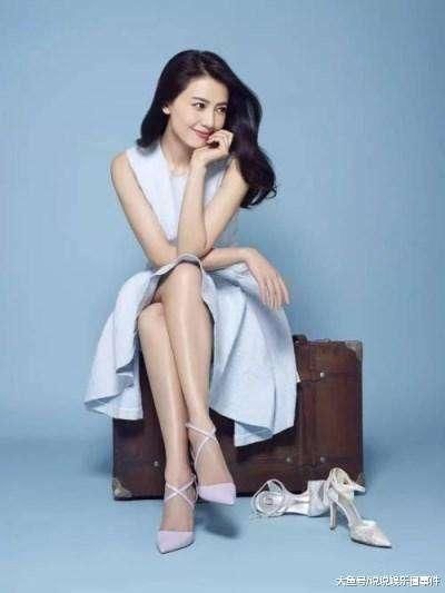 高圆圆真敢穿!上半身少女，下半身欲女，网友:太羡慕赵又廷了!