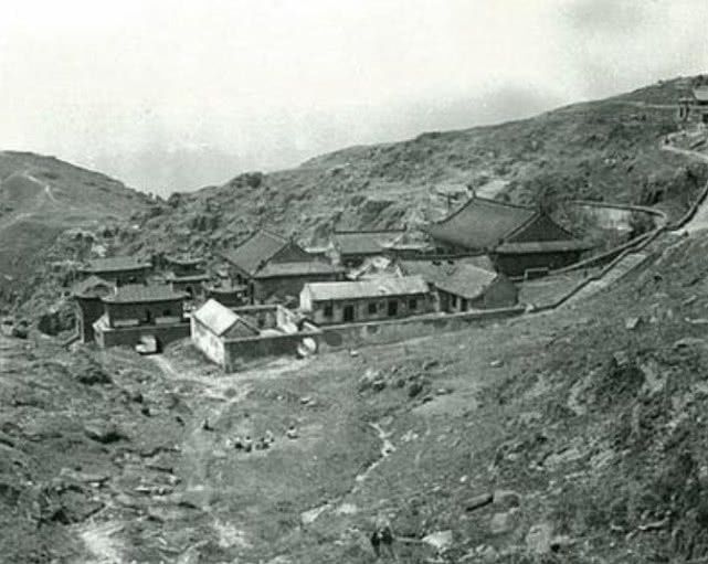 山东省泰安市老照片，1940年左右“五岳独尊”泰山