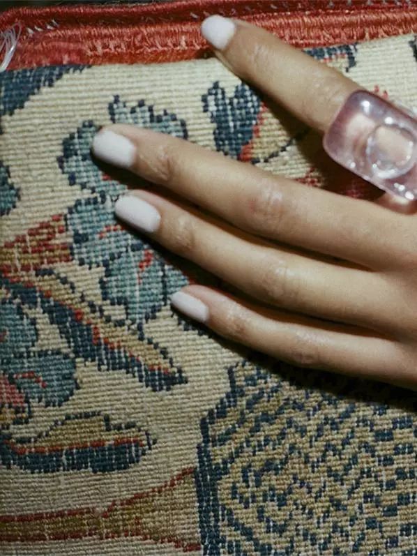 101女孩的少女感 原来靠这些“塑料”单品就能get