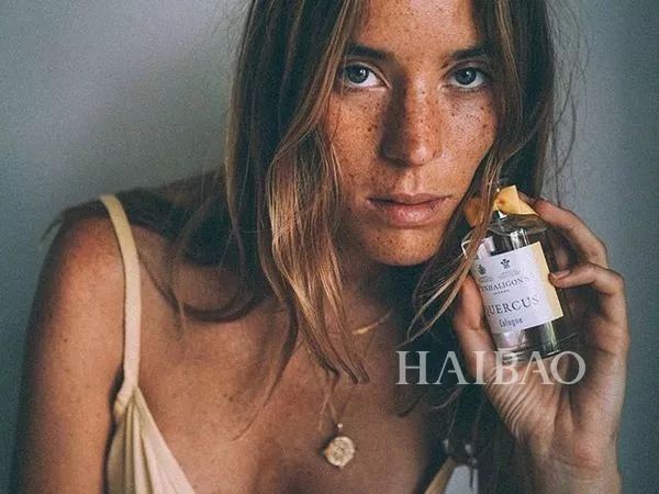 奇怪| 满脸雀斑的她从不磨皮，但是拍出来却比蛇精脸还好看