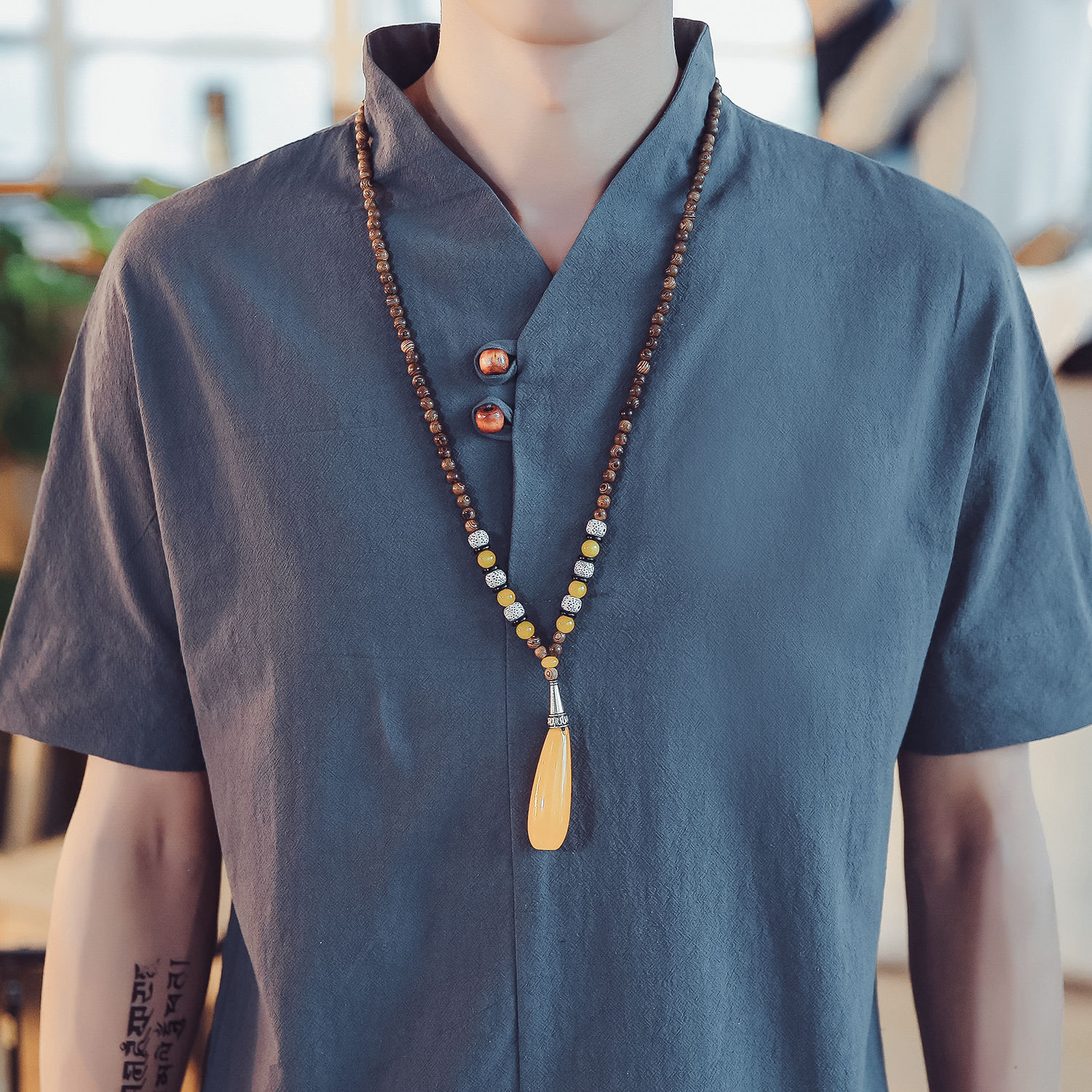 男人一旦52，最好别大短裤出门!看下图男人，女人见了都心动