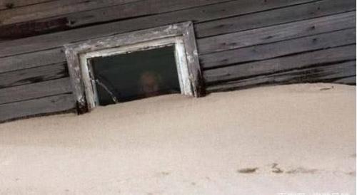 沙漠的“神秘”村庄，白天出现晚上消失