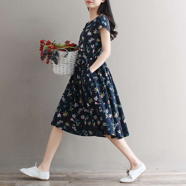 难怪今年都没穿打底裤了,现在流行风亚麻裙配高跟鞋,减龄的不行