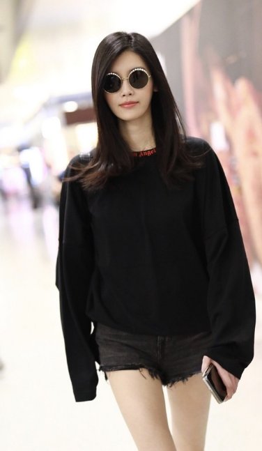 奚梦瑶可不止身材高挑,还有一双筷子美腿