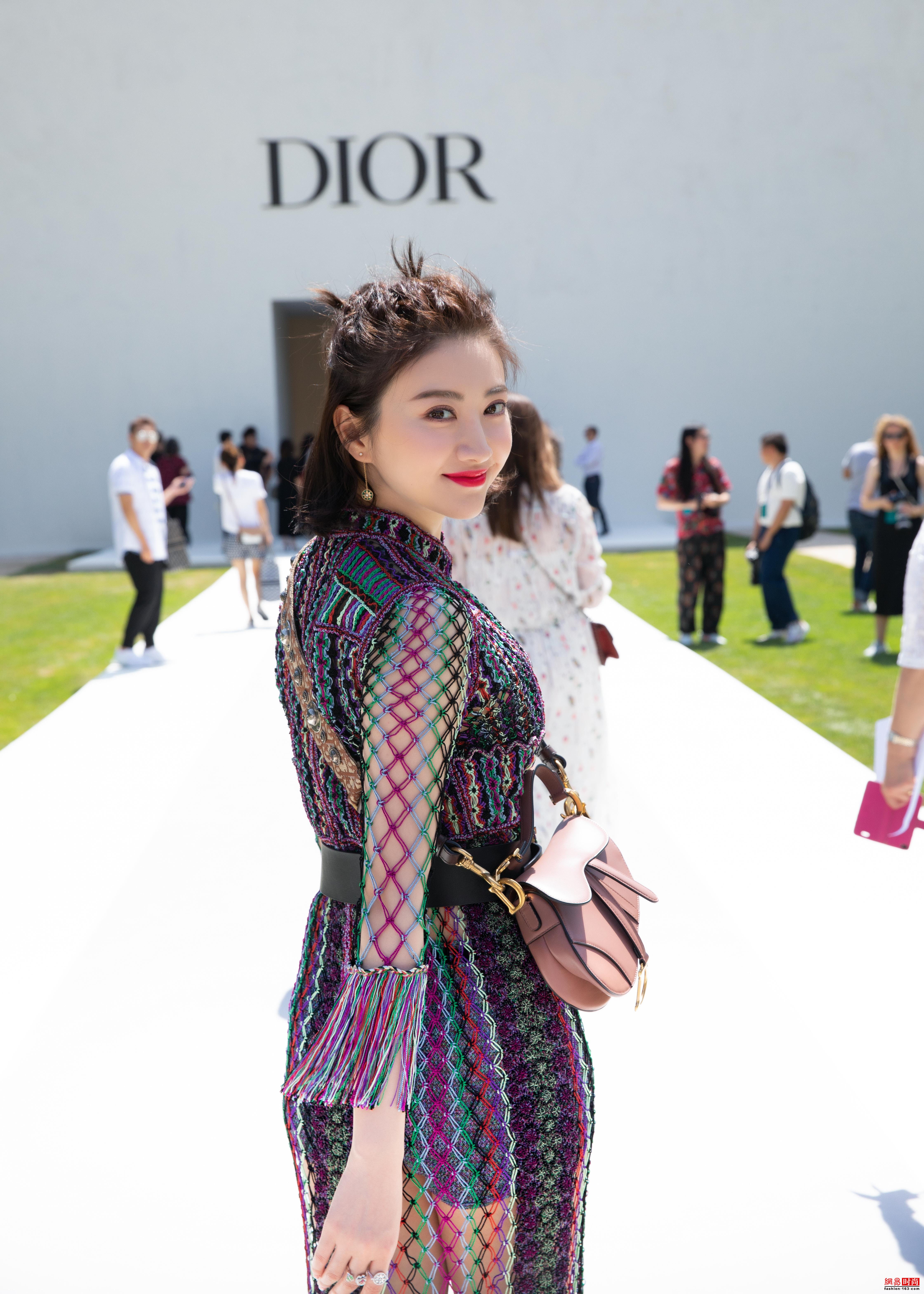 景甜身材好有料 雪白肌肤大长腿