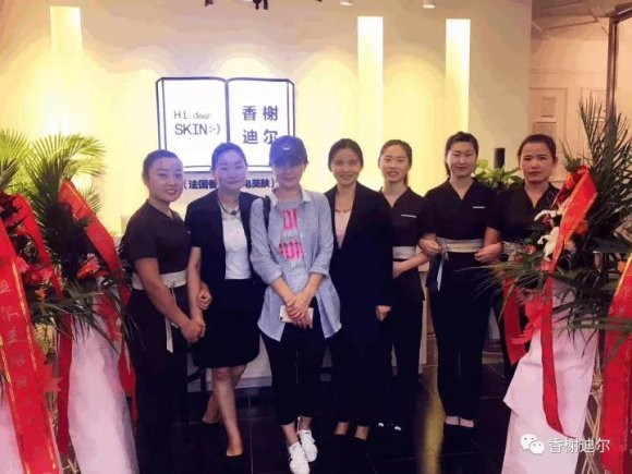 影视明星胡可亲临香榭迪尔做科技美肤