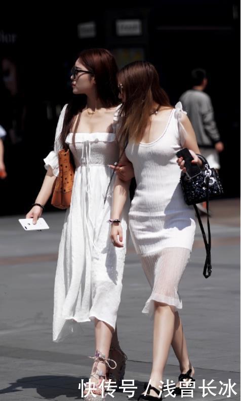 显眼@清凉性感穿搭走在人群中太显眼!,街拍:身材好气质佳的美女