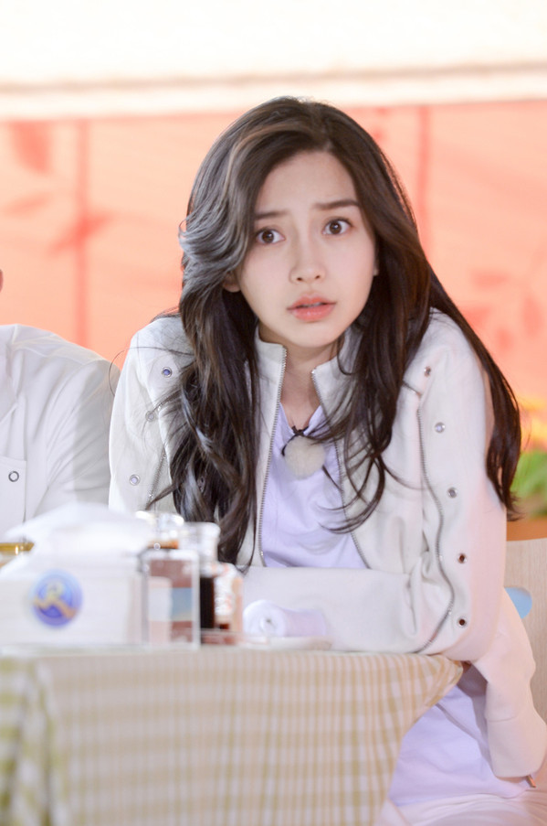 你的裸色口红不如Gaga有气色？