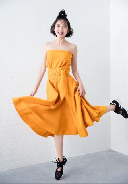 穿起长裙的唐艺昕，实在是太美了