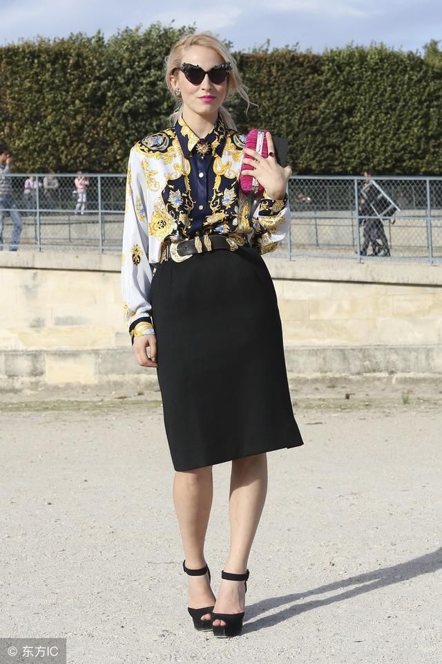 身材丰满的女人就穿紧身裙，妖娆身材秀出来，凹凸有型更别致