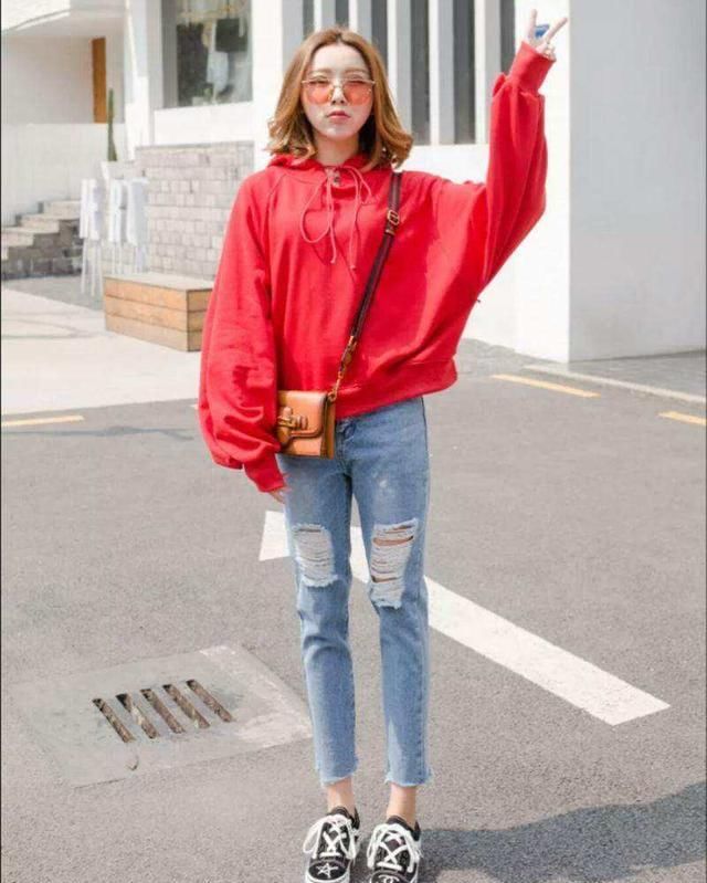 「长袖衫」初春的牛仔裤穿不出新鲜感?试试这4种搭配,显瘦显高还时髦