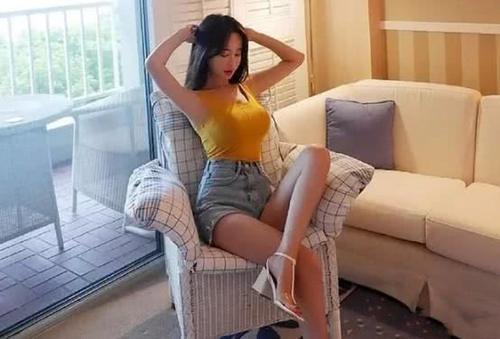 牛仔短裤的美，让你全身散发出迷人光彩！