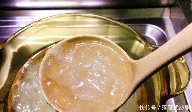 银耳羹@它是平民燕窝,自己做1次还不到3块钱,让皮肤光滑水嫩!