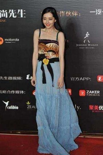 郭碧婷胆也太大了! 蕾丝短裤直接上阵, 女神形象人设崩塌了?