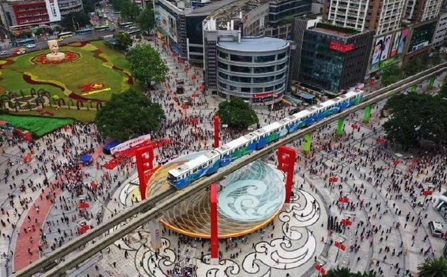  「地标」重庆新地标九龙门今天揭晓，却被戏称为燃气灶，有人开