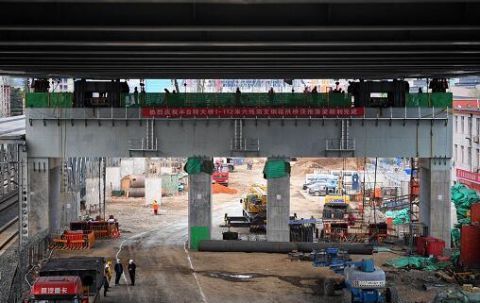  「西四环」北京西四环添亮丽风景 丰台特大桥钢拱桥落梁完成