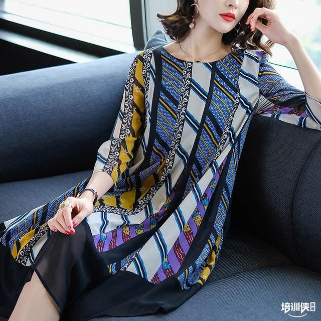 真的太美了，55岁老婆穿上第5款连衣裙，美的我都猜不出年龄