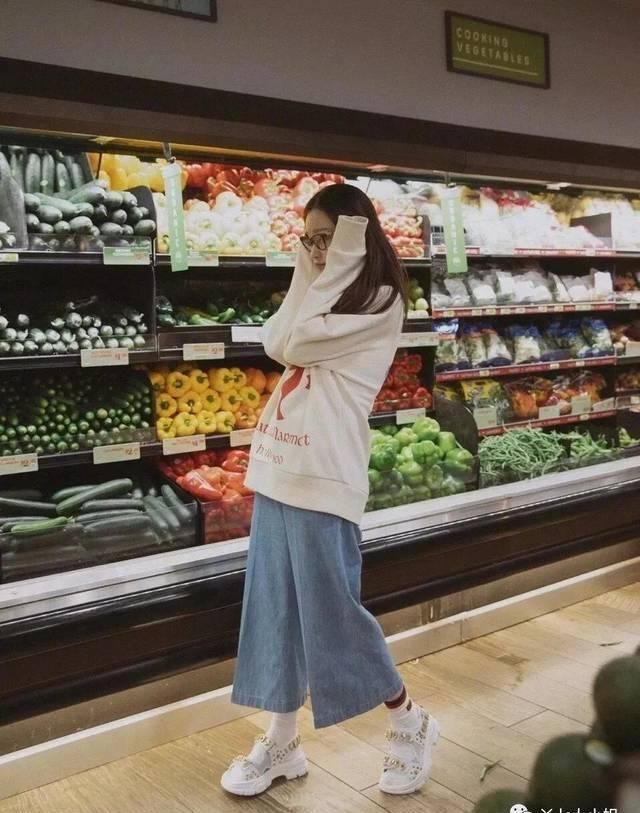  漂亮：时尚街拍示范性，这25套连帽卫衣穿衣搭配，究竟漂亮在哪儿？