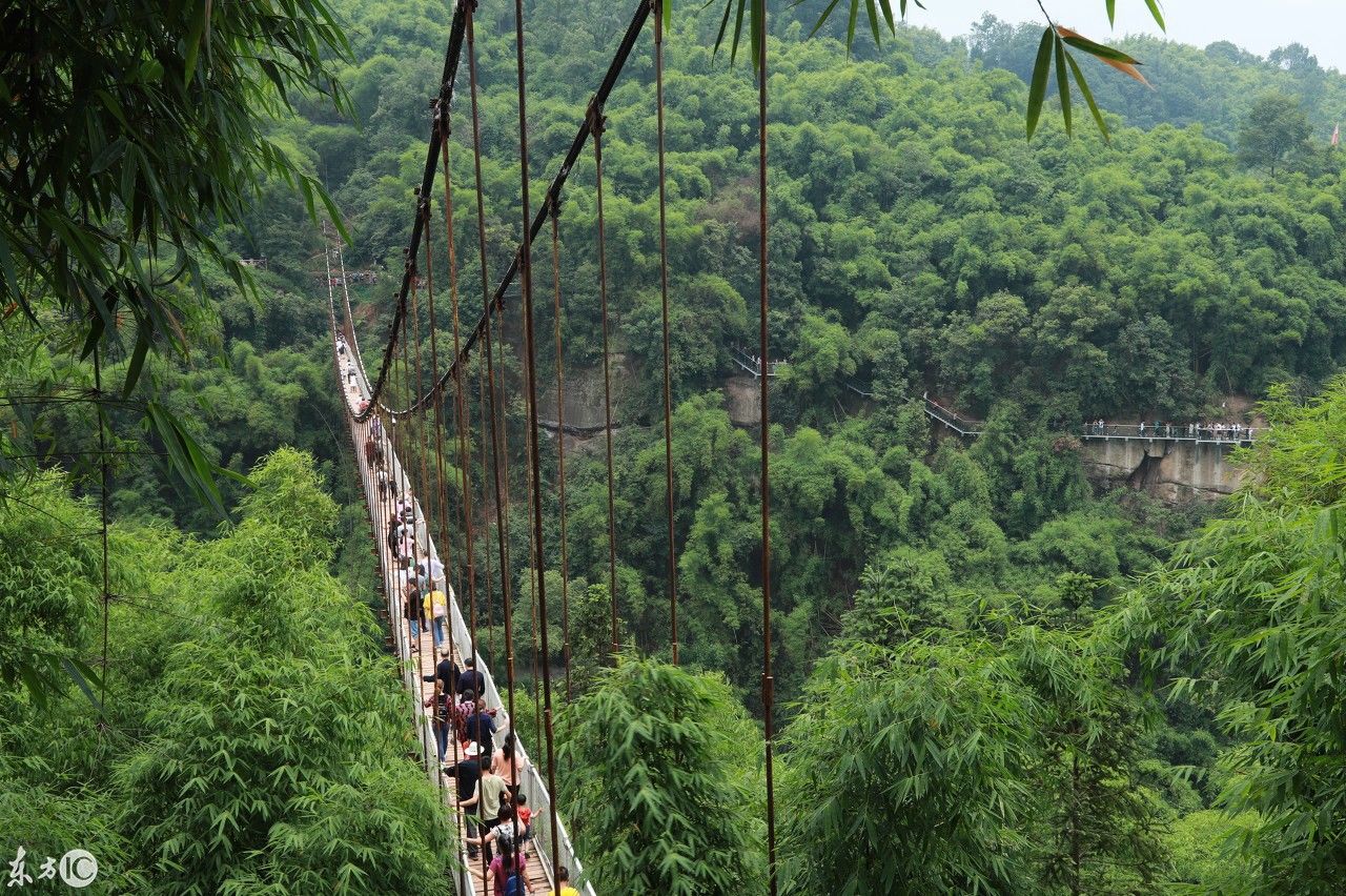 距地面162米的全国第一高空峡谷索桥，敢挑战吗?