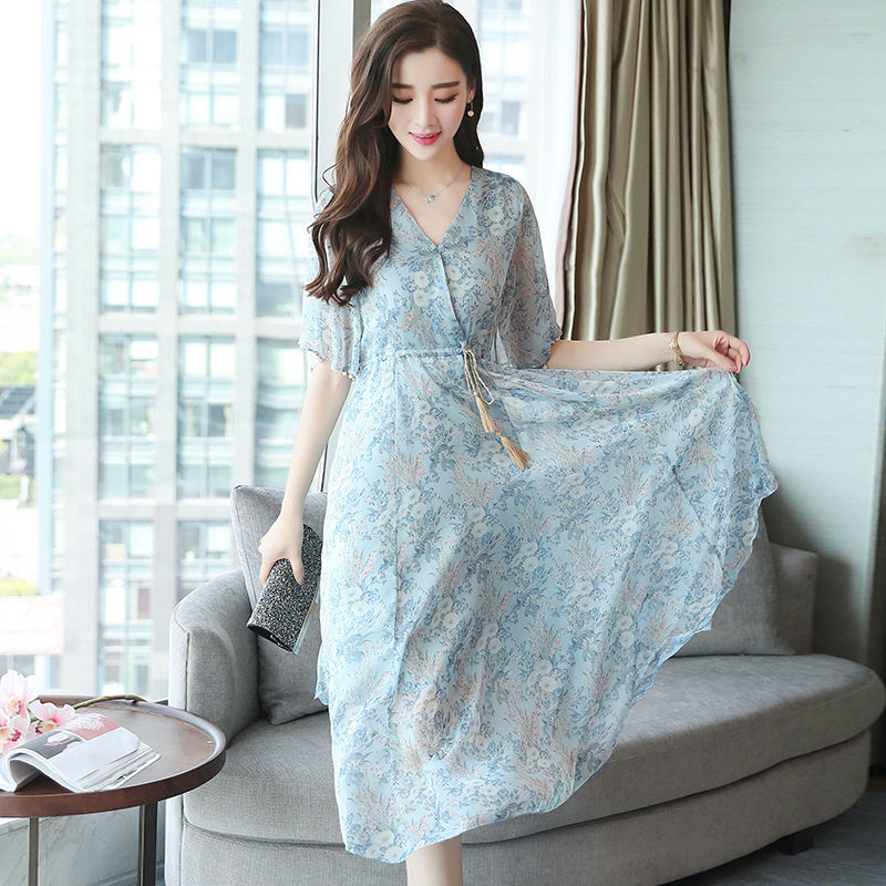 比丝袜好看百倍的显瘦裙，立秋后就流行这么穿，你别傻傻不知道