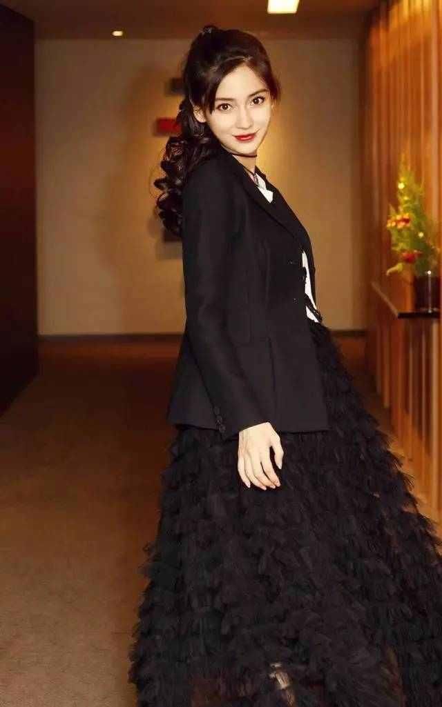 杨幂和baby同框未P照片流出，网友口水直流