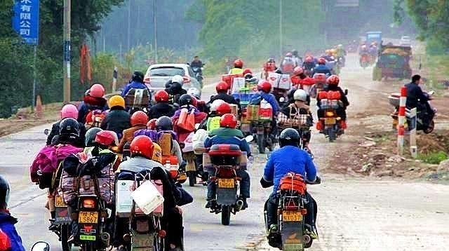  [纳闷]专家纳闷“摩托军团”咋又来，农民工总结三点，怒斥伪专