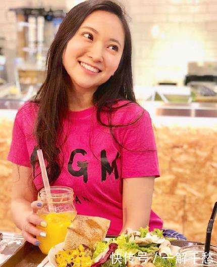 继鹿晗恋情之后娱乐圈中胡歌迷弟公布恋情, 微博直接炸锅了, 网友