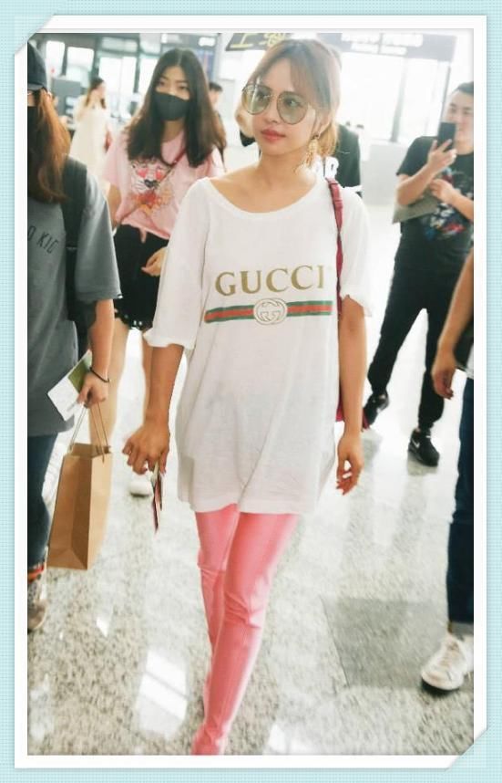 当吴宣仪和蔡依林同穿一件T恤裙，网友：光看腿就知道谁赢了！