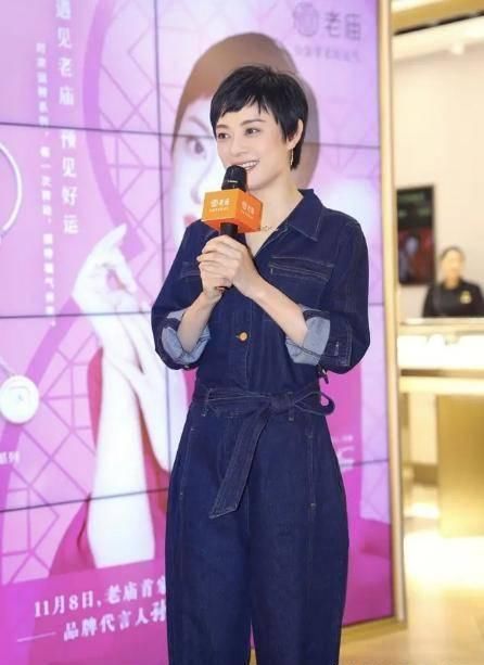 「感觉」孙俪虽然瘦但五官精致，穿风衣戴墨镜高调亮相，霸气侧漏美翻了