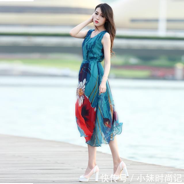 『优雅』50岁女人要优雅,更要时髦,穿这几款真丝裙让你典雅高贵显年轻