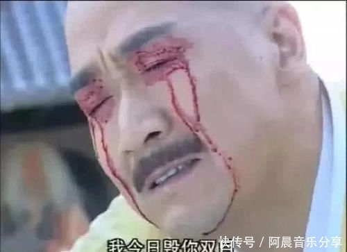  [李连杰]史上最欠揍的穿帮镜头：关晓彤的腿我忍了，李连杰身后那是谁？
