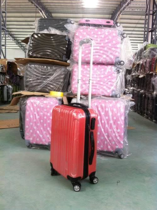 遗失行李之都!游客丢失的行李在这里出售,淘到手机平板都是常事