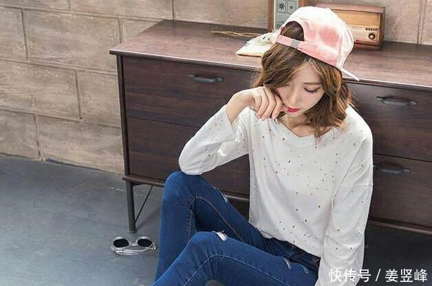 街拍，身材高挑的小姐姐穿修身连衣裙，身材更显完美，气质优雅