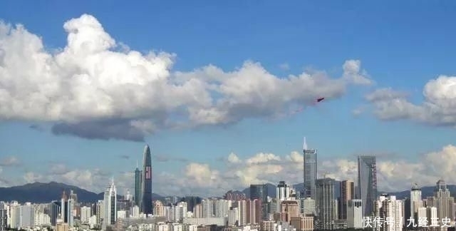  「GDP」目前我国十六座GDP超1万亿元的城市中，哪座城市的地均GD