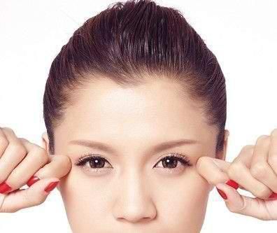 女人过了40岁，多按面部这3个“美容穴”，让你比同龄人显年轻！