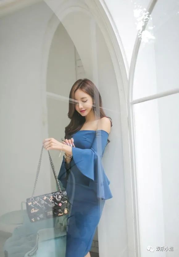 蓝色|美女孙允珠 蓝色露肩包臀裙 性感撩人写真