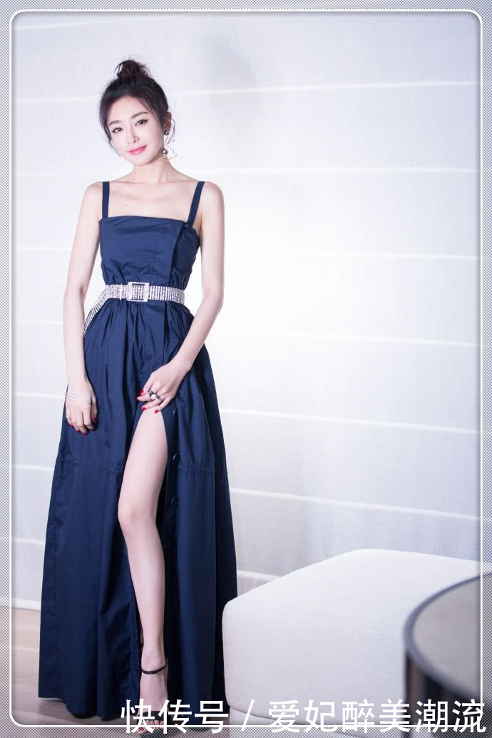 秦岚为了秀身材!穿紧身鱼尾裙走红毯,眼看走路都不方便了!